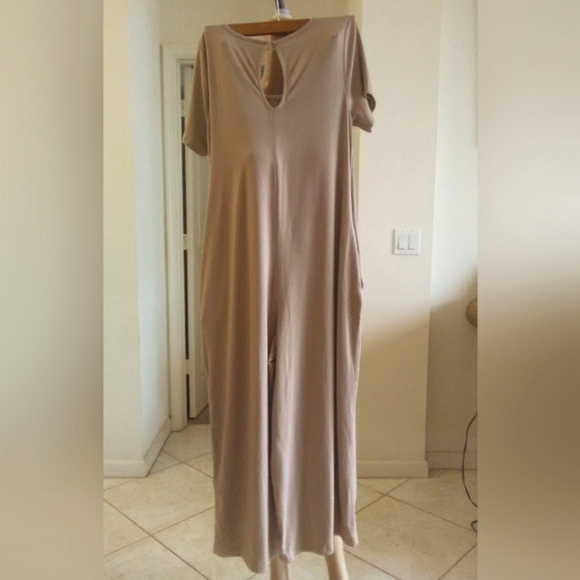 BNWOT BOUTIQUE ONSIE BEIGE SZ. OVERSIZED SM. POCKET PEEK HOLE DROOOOOOPY! - Picture 4 of 6